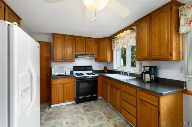 $230,000 | 16 Bellewood Circle, Syracuse, NY 13212