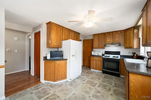 $230,000 | 16 Bellewood Circle, Syracuse, NY 13212