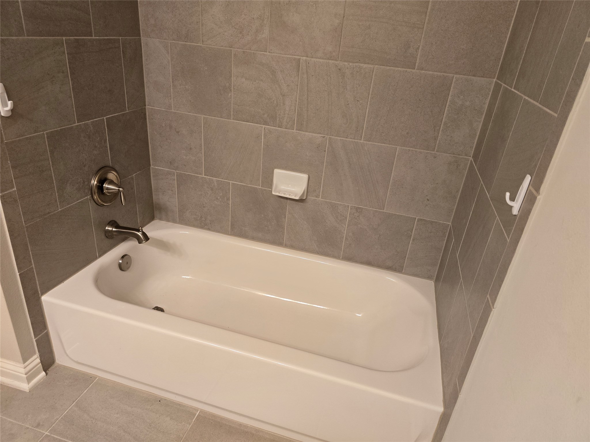 13800 Lyndhurst Street, Unit 233 Austin, TX 78717 - Photo 24 of 38 Full bath with tile patterned floors and shower / washtub combination