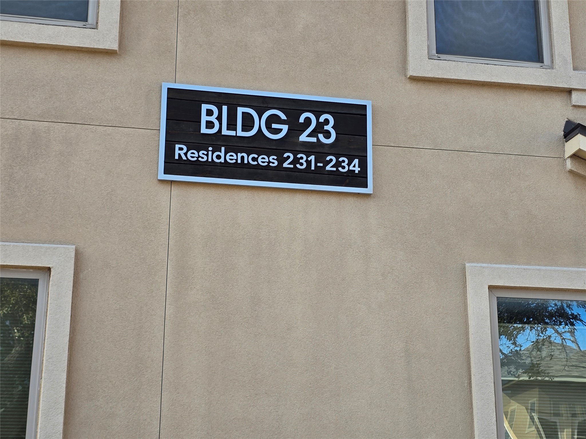 13800 Lyndhurst Street, Unit 233 Austin, TX 78717 - Photo 4 of 38 a wall with a sign on it