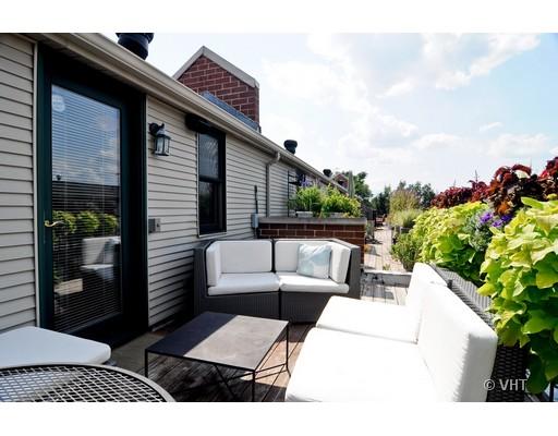 4046 North Clark Street, Unit L Chicago, IL 60613 - Photo 10 of 10 a view of a terrace with couches and sky view