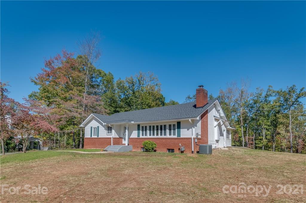 55 Markham Road Tryon, NC 28782 - Photo 3 of 31 Gallery Image 3