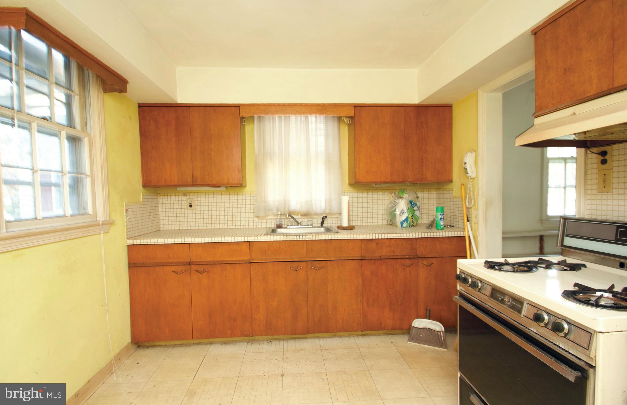 903 Baltimore Road Rockville, MD 20851 - Photo 4 of 13 Kitchen