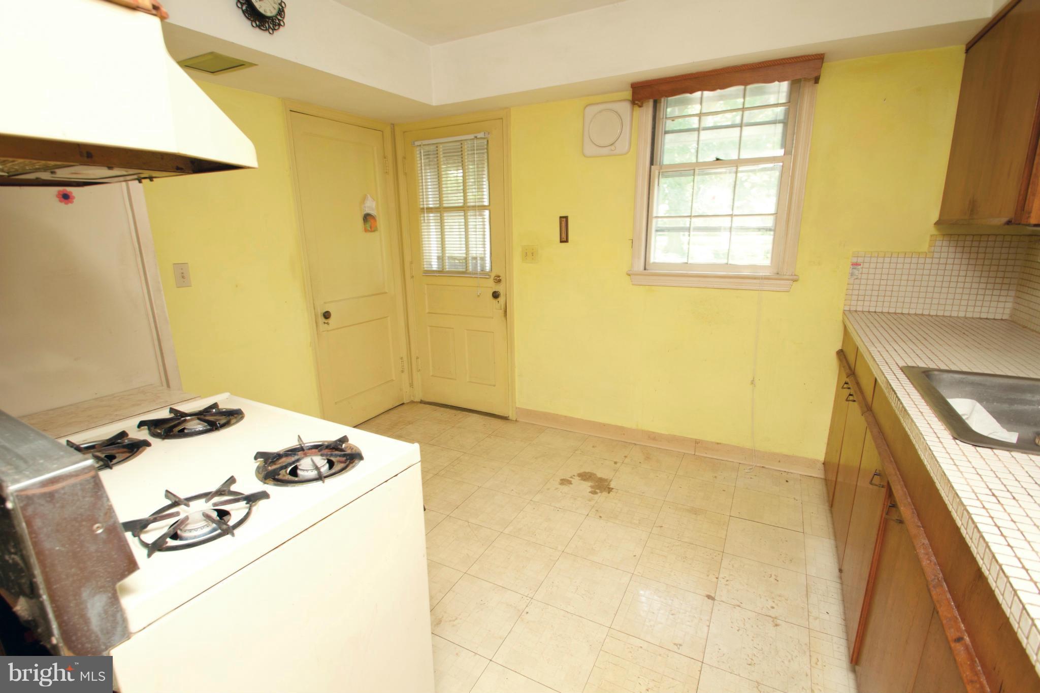 903 Baltimore Road Rockville, MD 20851 - Photo 5 of 13 Kitchen