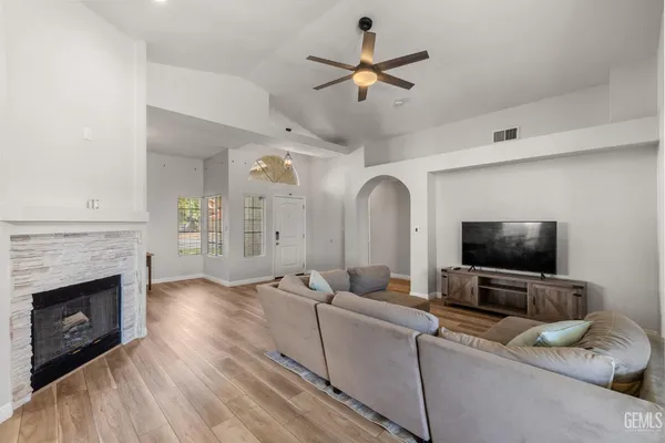 $395,000 | Undisclosed Address, Bakersfield, CA 93312