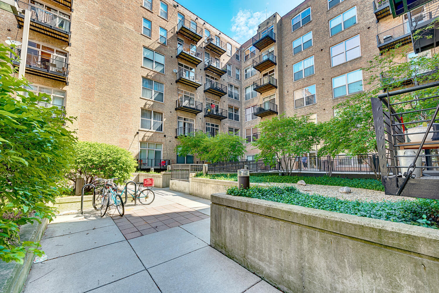 420 South Clinton Street, Unit 319A Chicago, IL 60607 - Photo 17 of 20