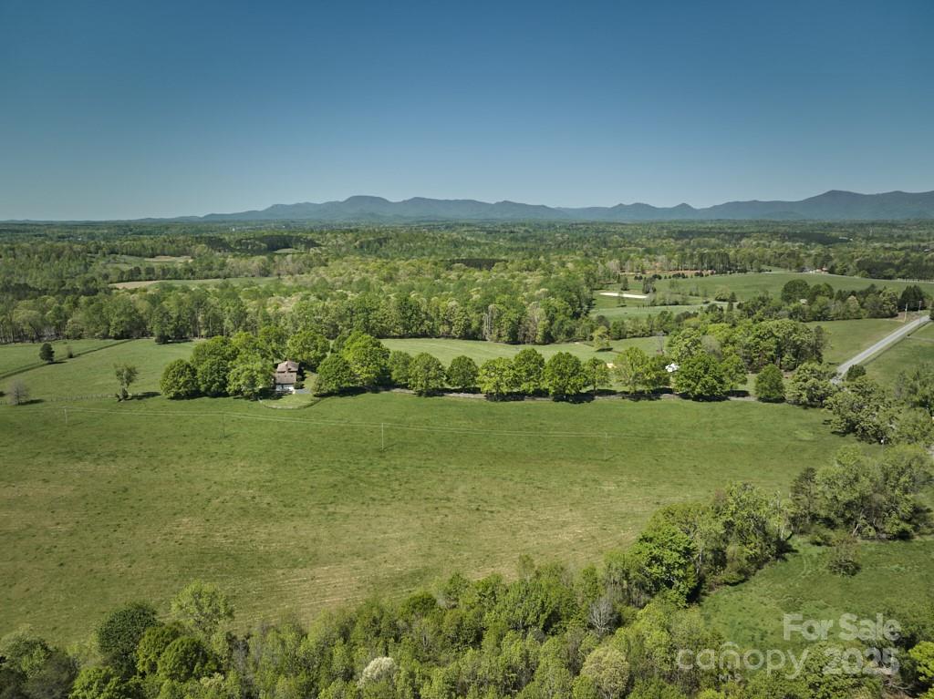 820 Phillips Road Columbus, NC 28722 - Photo 5 of 32 a view of an ocean from a yard
