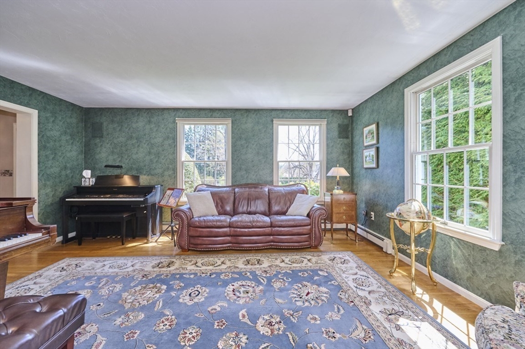 70 Harrington Road Framingham, MA 01701 - Photo 3 of 38