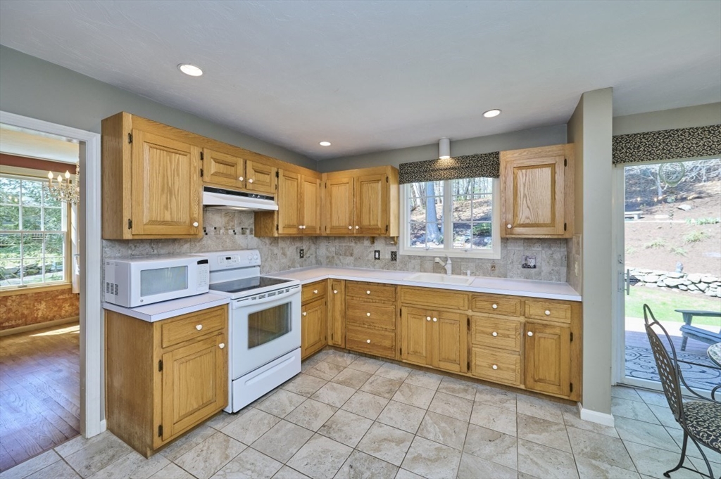 70 Harrington Road Framingham, MA 01701 - Photo 7 of 38