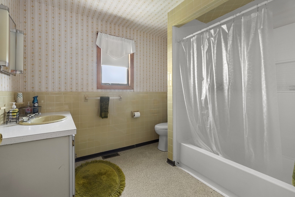 11 Sleepy Hollow Road Gloucester, MA 01930 - Photo 14 of 26