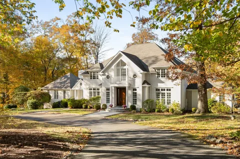$2,100,000 | 3 Mayflower Lane, Weston, CT 06883