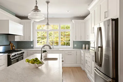 $2,100,000 | 3 Mayflower Lane, Weston, CT 06883