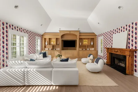 $2,100,000 | 3 Mayflower Lane, Weston, CT 06883