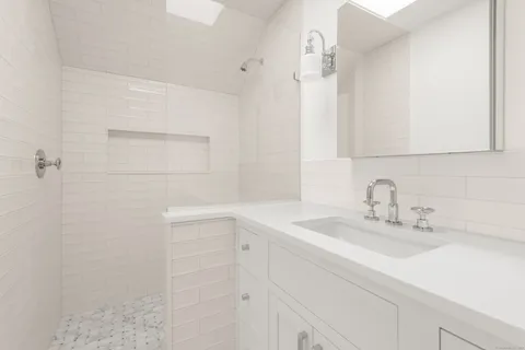 $2,100,000 | 3 Mayflower Lane, Weston, CT 06883