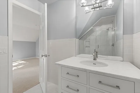 $2,100,000 | 3 Mayflower Lane, Weston, CT 06883