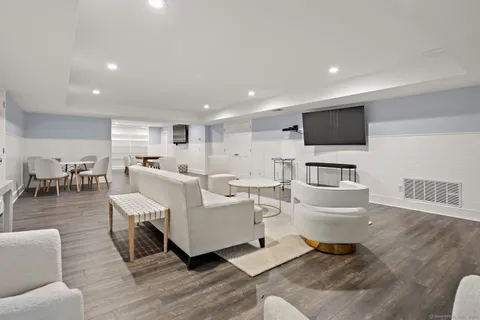 $2,100,000 | 3 Mayflower Lane, Weston, CT 06883