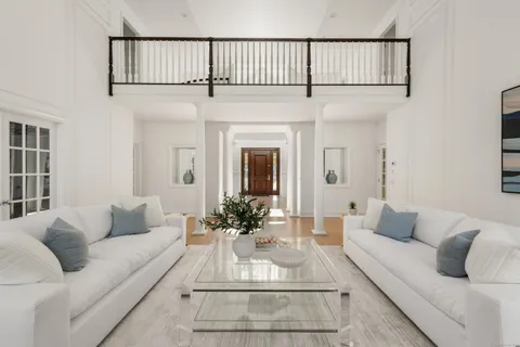 $2,100,000 | 3 Mayflower Lane, Weston, CT 06883