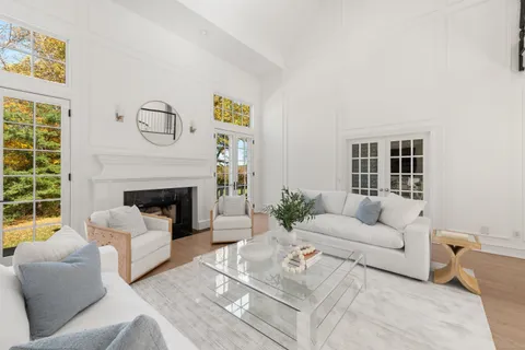 $2,100,000 | 3 Mayflower Lane, Weston, CT 06883