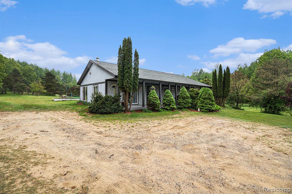 3275 Le Valley Road Columbiaville, MI 48421 - Photo 6 of 34
