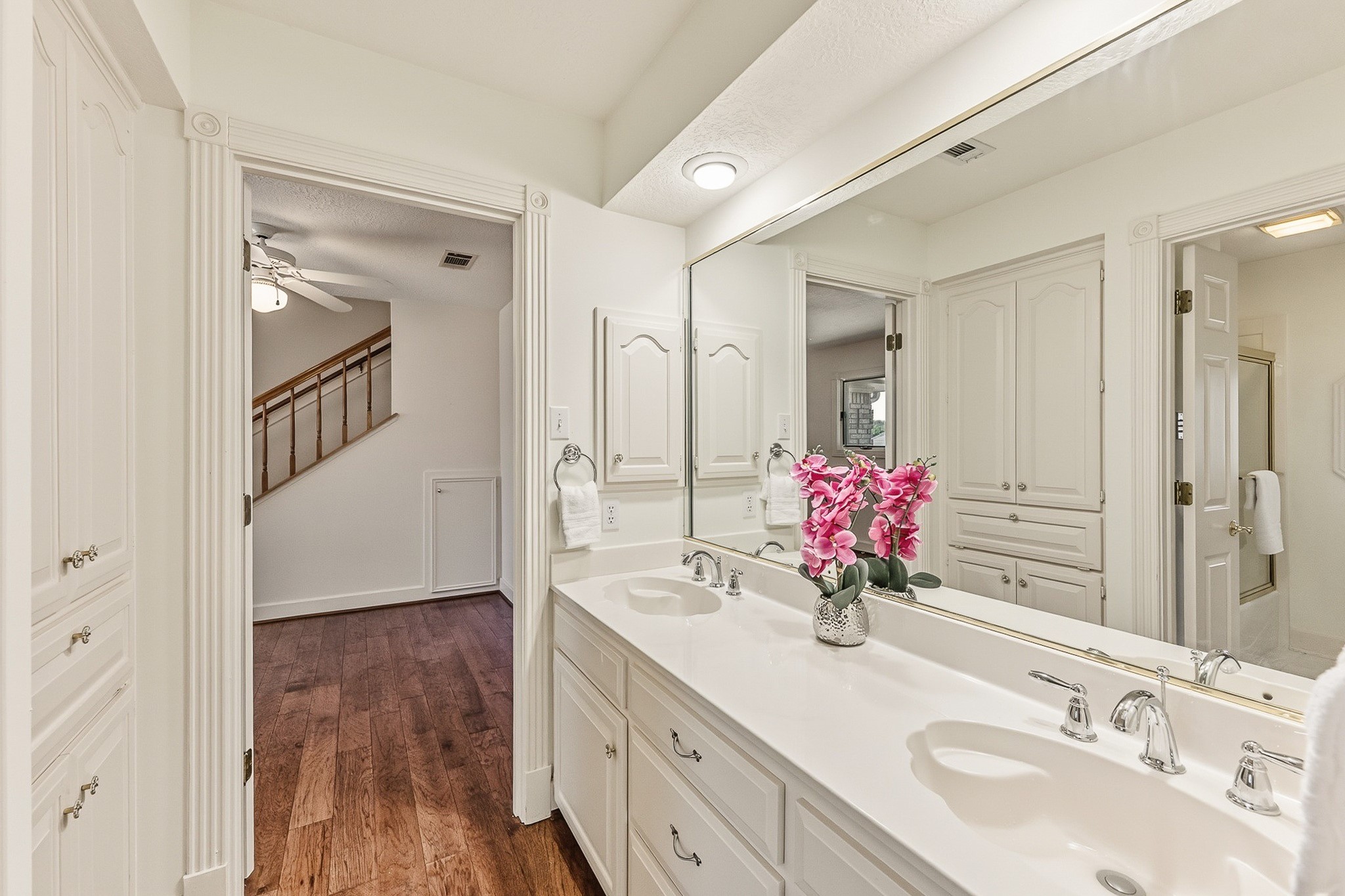 2008 Wickersham Drive Huntsville, TX 77340 - Photo 29 of 44 Downstairs, Guest Full Bathroom.