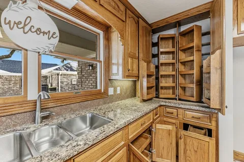 $599,000 | 2008 Wickersham Drive, Huntsville, TX 77340