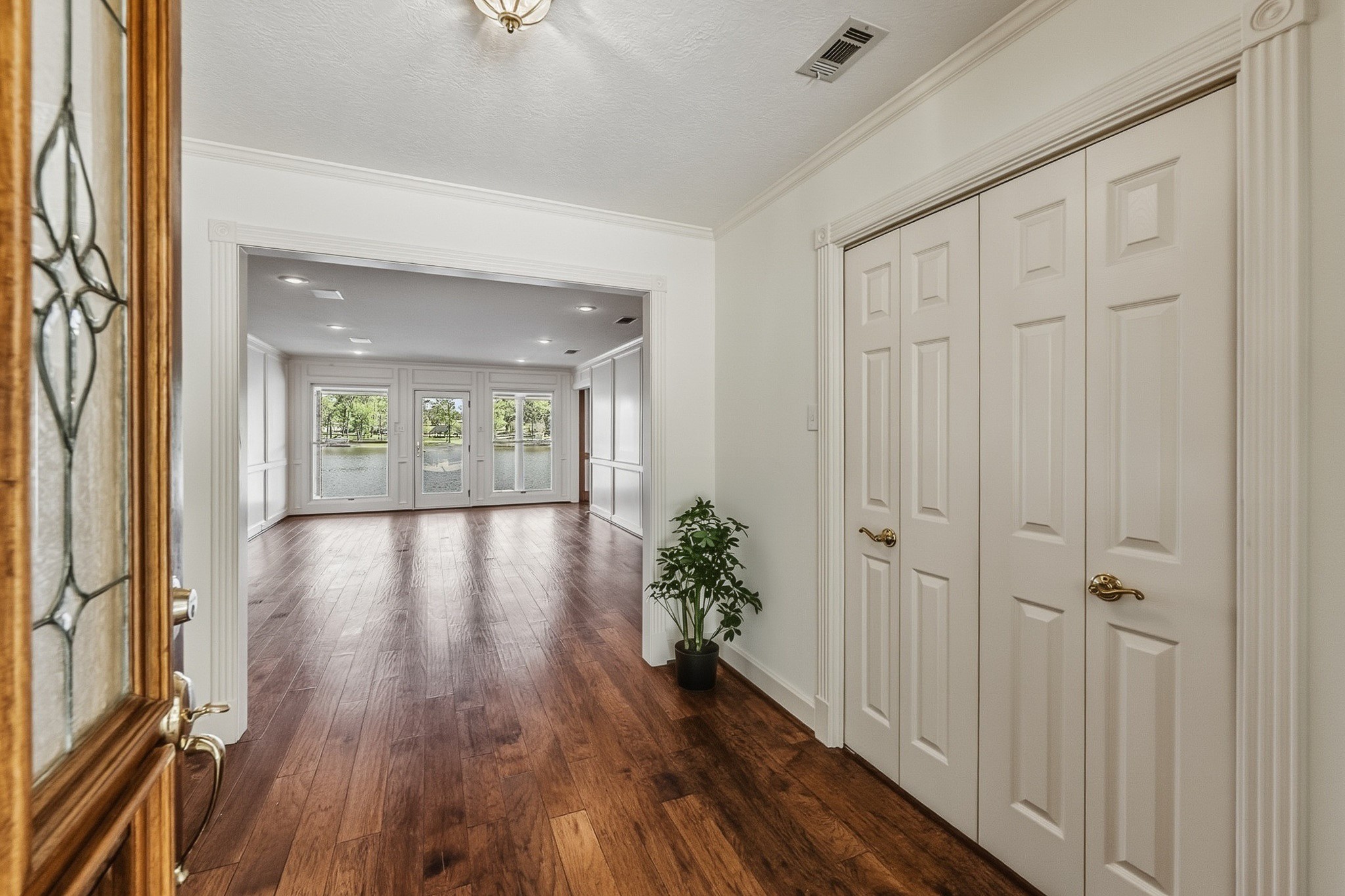 2008 Wickersham Drive Huntsville, TX 77340 - Photo 7 of 44 Welcome Home!