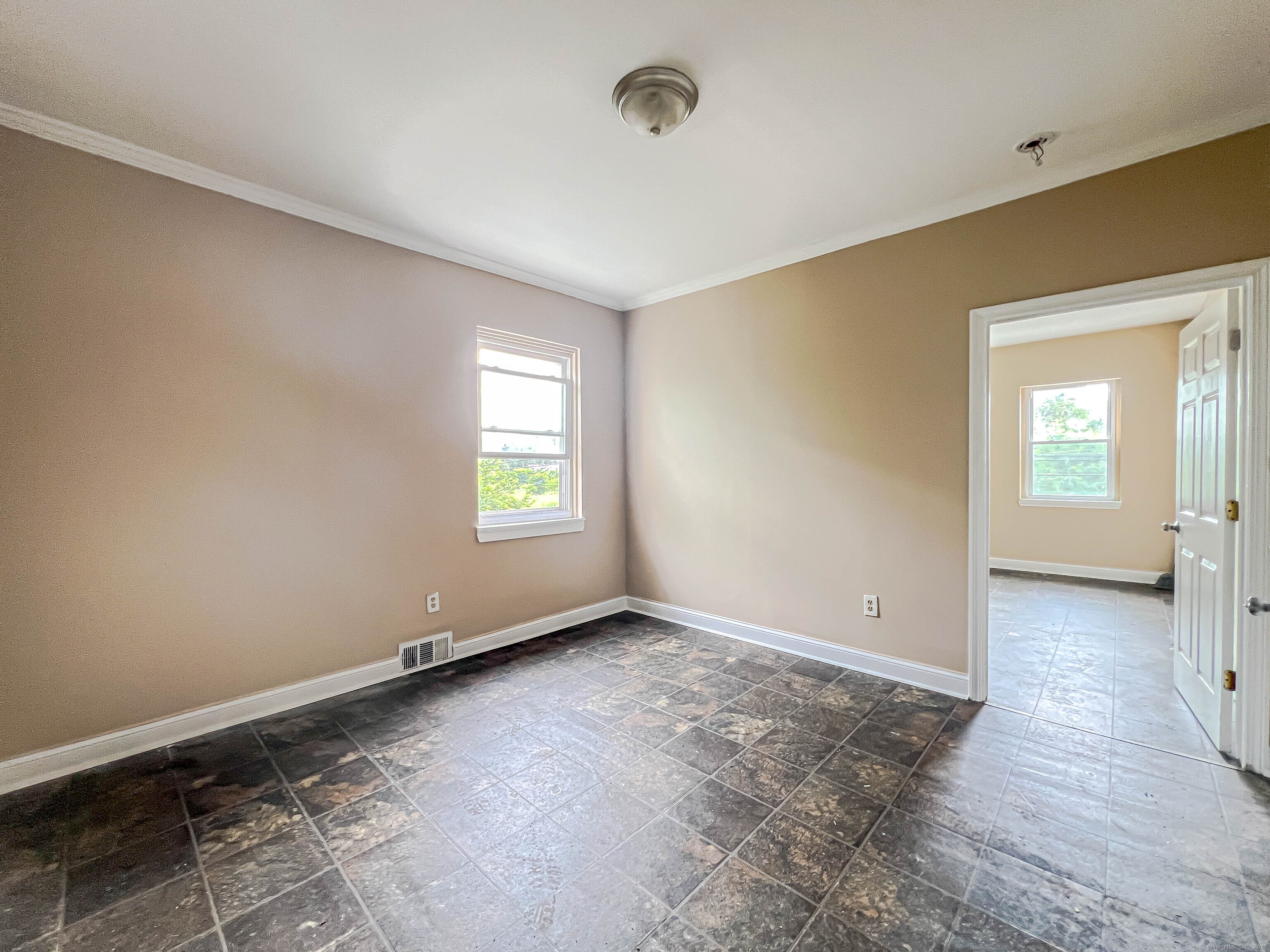 45 Ridge Avenue Bridgeport, CT 06604 - Photo 3 of 11