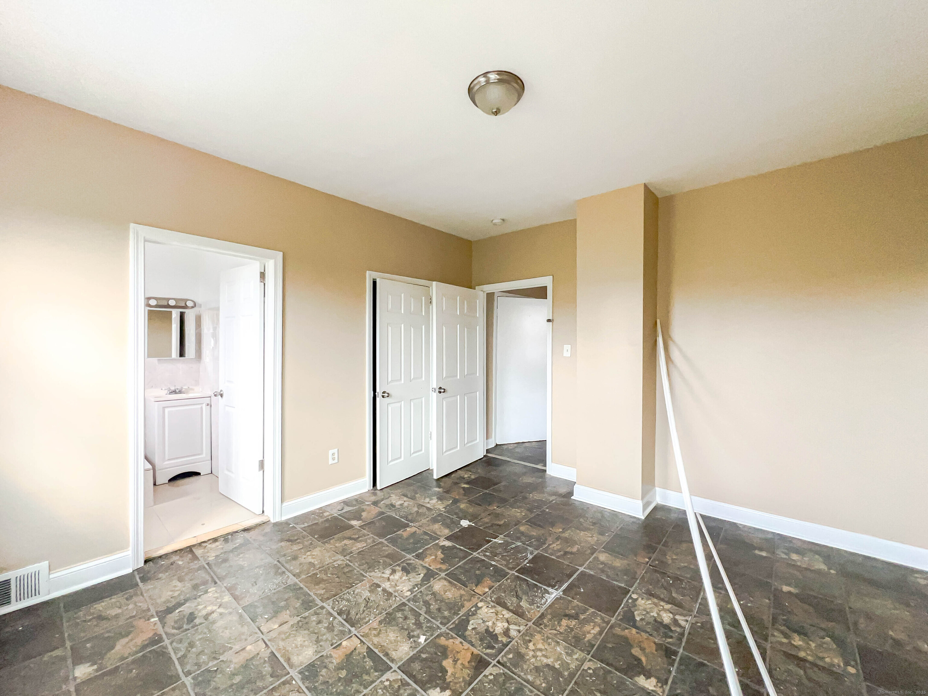 45 Ridge Avenue Bridgeport, CT 06604 - Photo 5 of 11