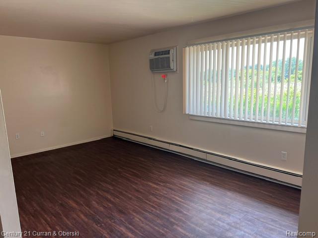 14682 Middle Gibraltar Road, Unit 24 Gibraltar, MI 48173 - Photo 4 of 21