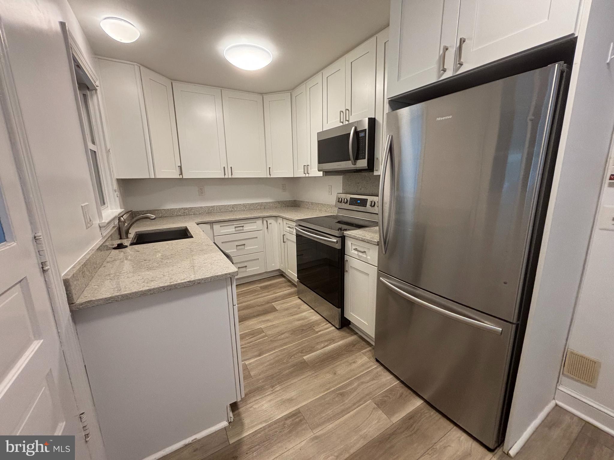 650 Walker Road Great Falls, VA 22066 - Photo 11 of 35 Kitchen