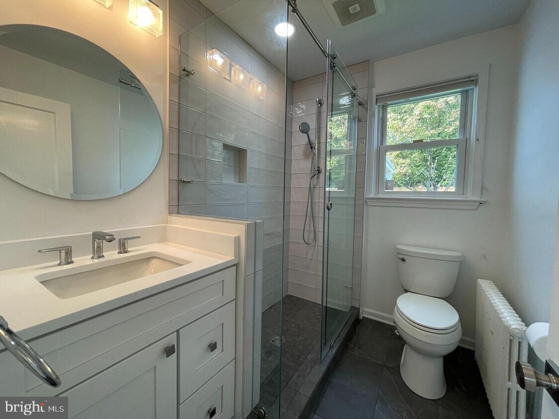 650 Walker Road Great Falls, VA 22066 - Photo 15 of 35 Bathroom