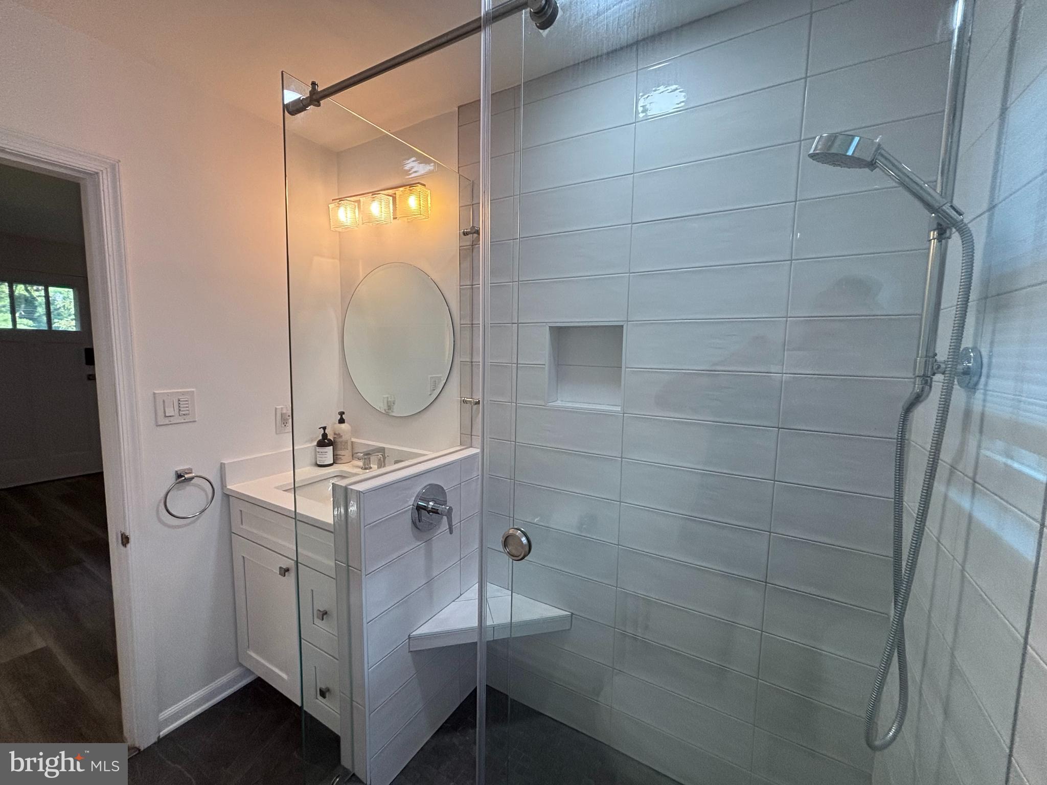 650 Walker Road Great Falls, VA 22066 - Photo 16 of 35 Bathroom