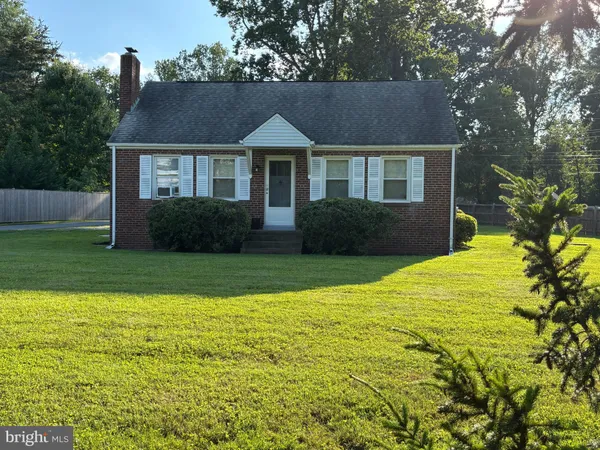 $749,900 | 650 Walker Road, Great Falls, VA 22066