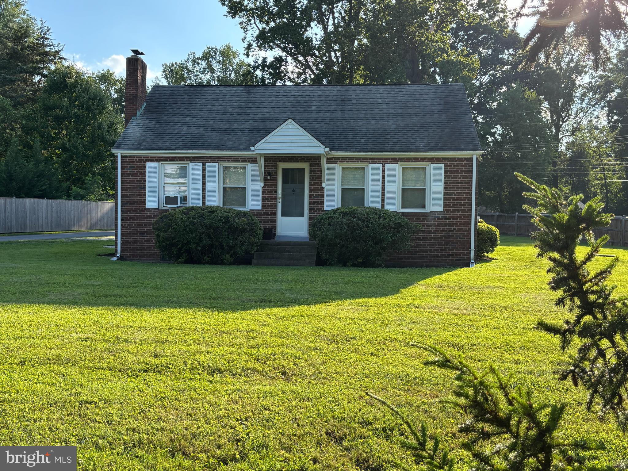650 Walker Road Great Falls, VA 22066 - Photo 2 of 35 Front with yard