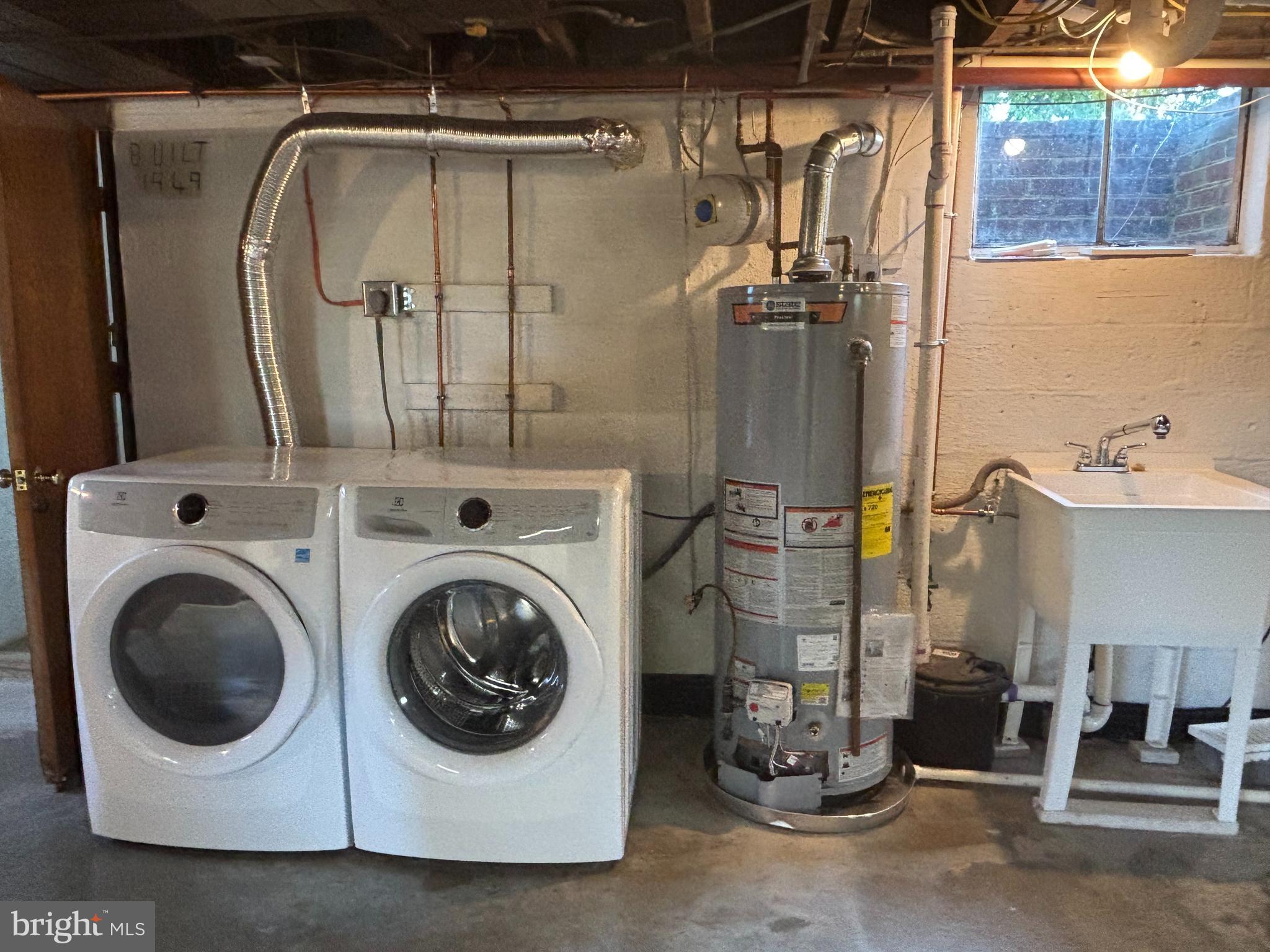 650 Walker Road Great Falls, VA 22066 - Photo 23 of 35 Washer and Dryer, Laundry Sink