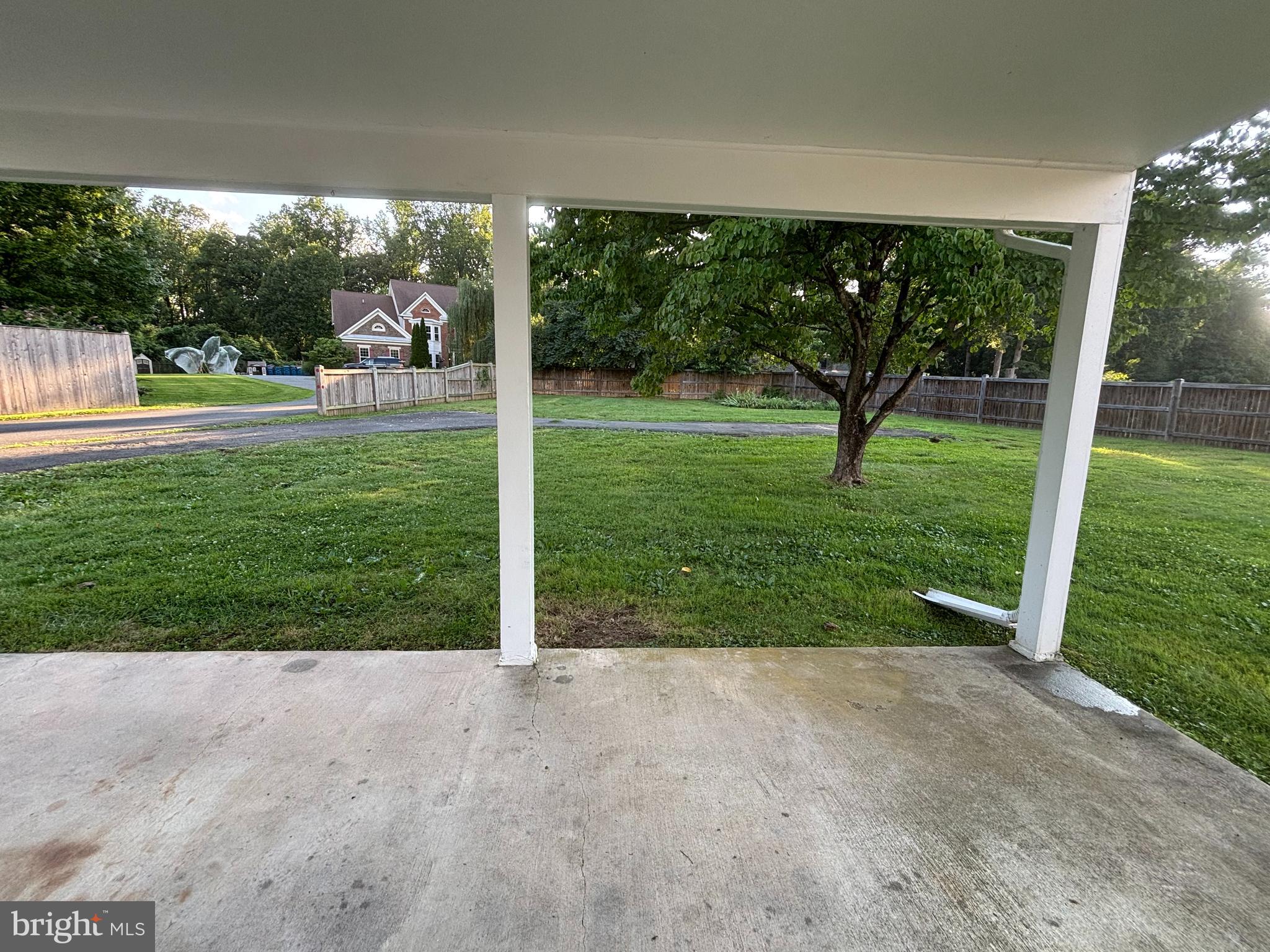 650 Walker Road Great Falls, VA 22066 - Photo 27 of 35 Overed Patio