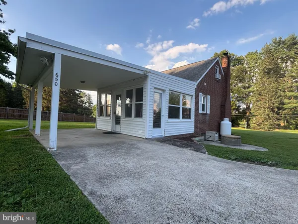 $749,900 | 650 Walker Road, Great Falls, VA 22066