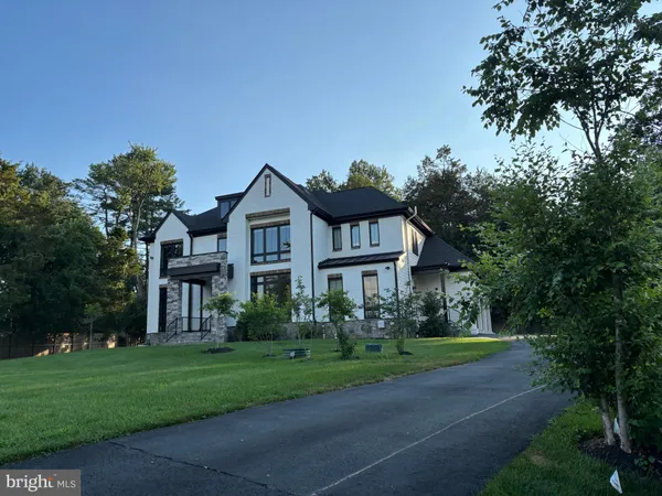 $749,900 | 650 Walker Road, Great Falls, VA 22066