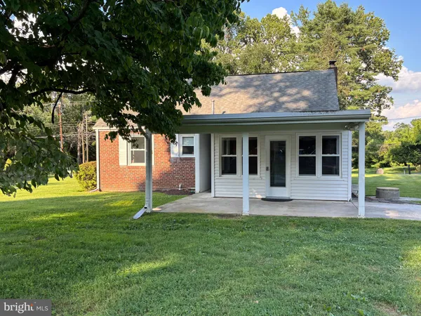 $749,900 | 650 Walker Road, Great Falls, VA 22066