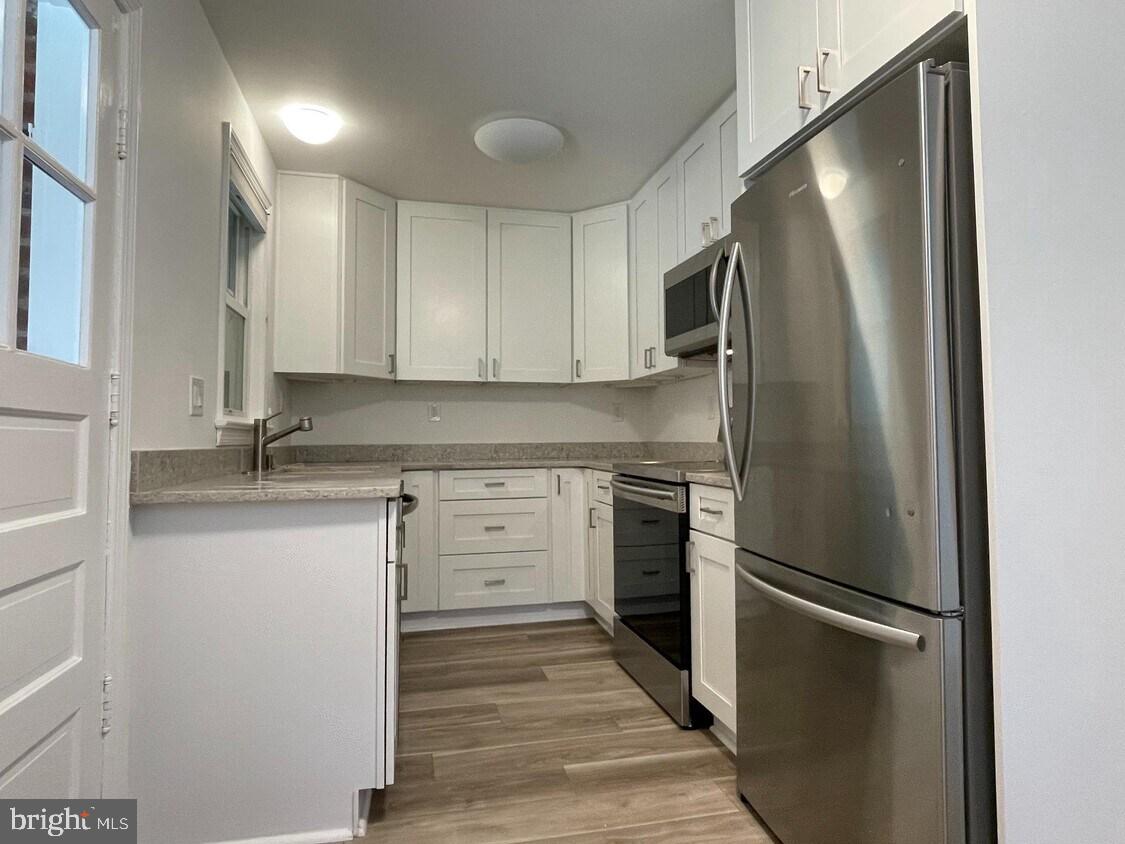 650 Walker Road Great Falls, VA 22066 - Photo 8 of 35 Kitchen