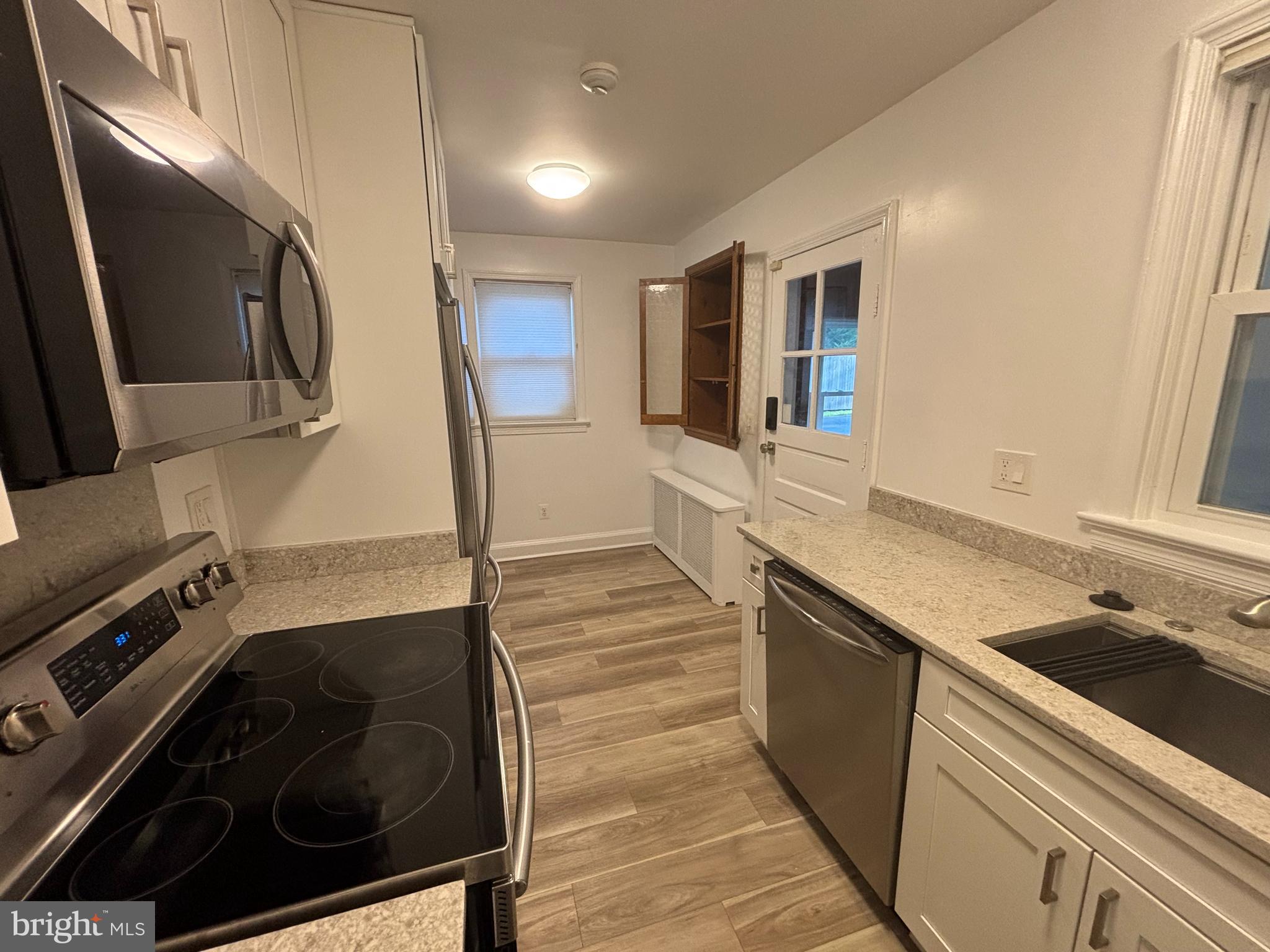 650 Walker Road Great Falls, VA 22066 - Photo 10 of 35 Kitchen