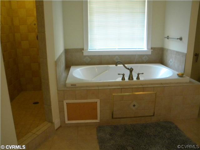 8800 Strath Road Richmond, VA 23231 - Photo 5 of 10 a bathroom with a sink and a bathtub