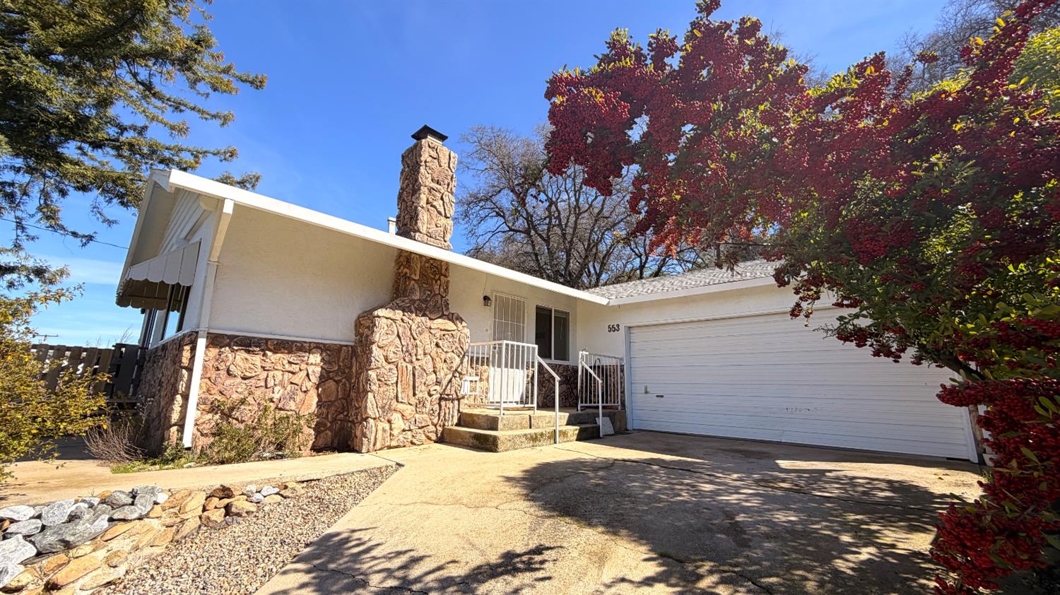 a view of a house with a yard and garage