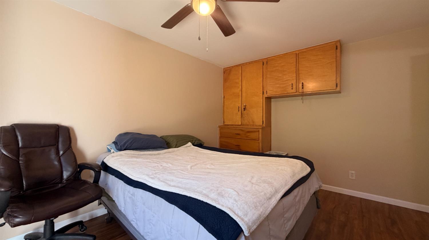 553 Russells Road San Andreas, CA 95249 - Photo 23 of 31 a bedroom with a bed and chair
