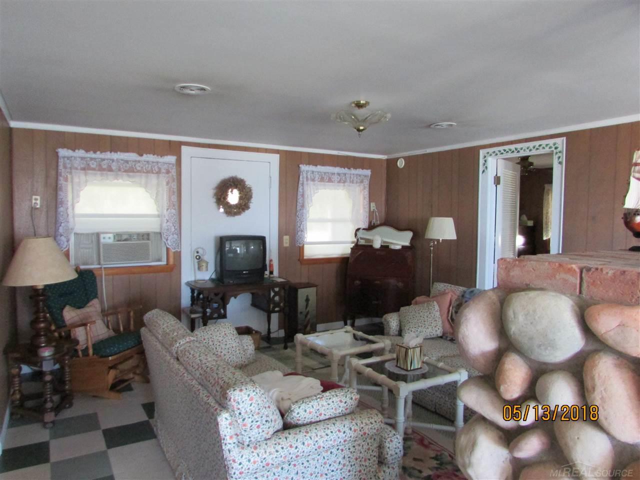 2881 Lakeshore Road Applegate, MI 48401 - Photo 4 of 22 31347348-3.JPG