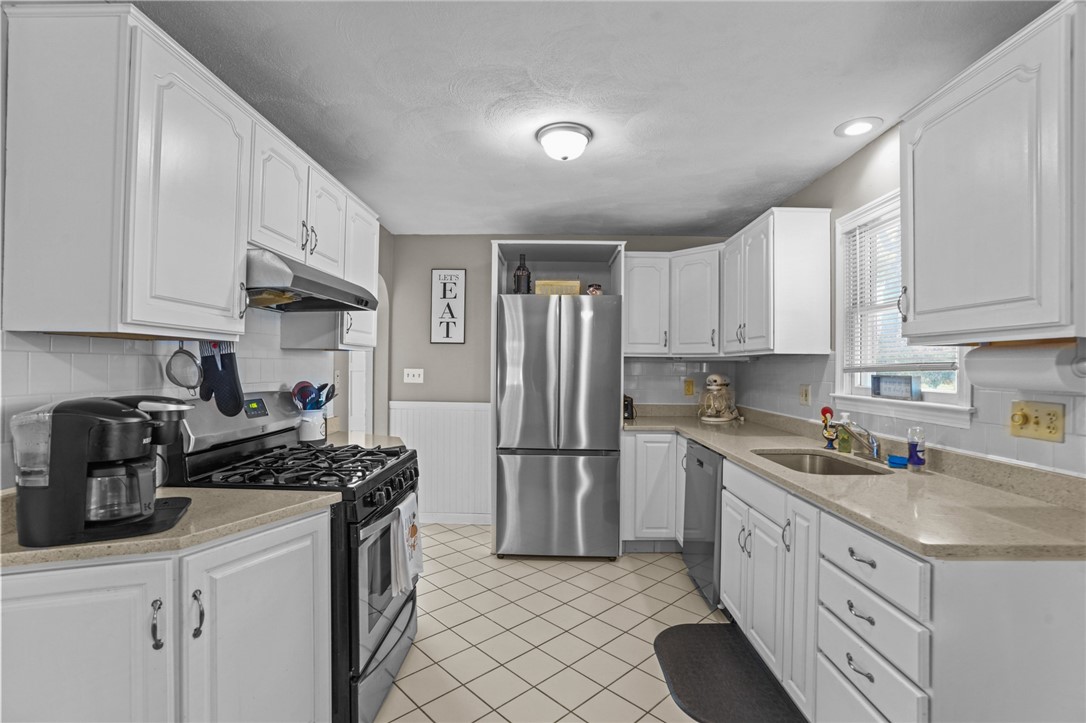 1999 Mendon Road Cumberland, RI 02864 - Photo 9 of 26 Gallery Image 9