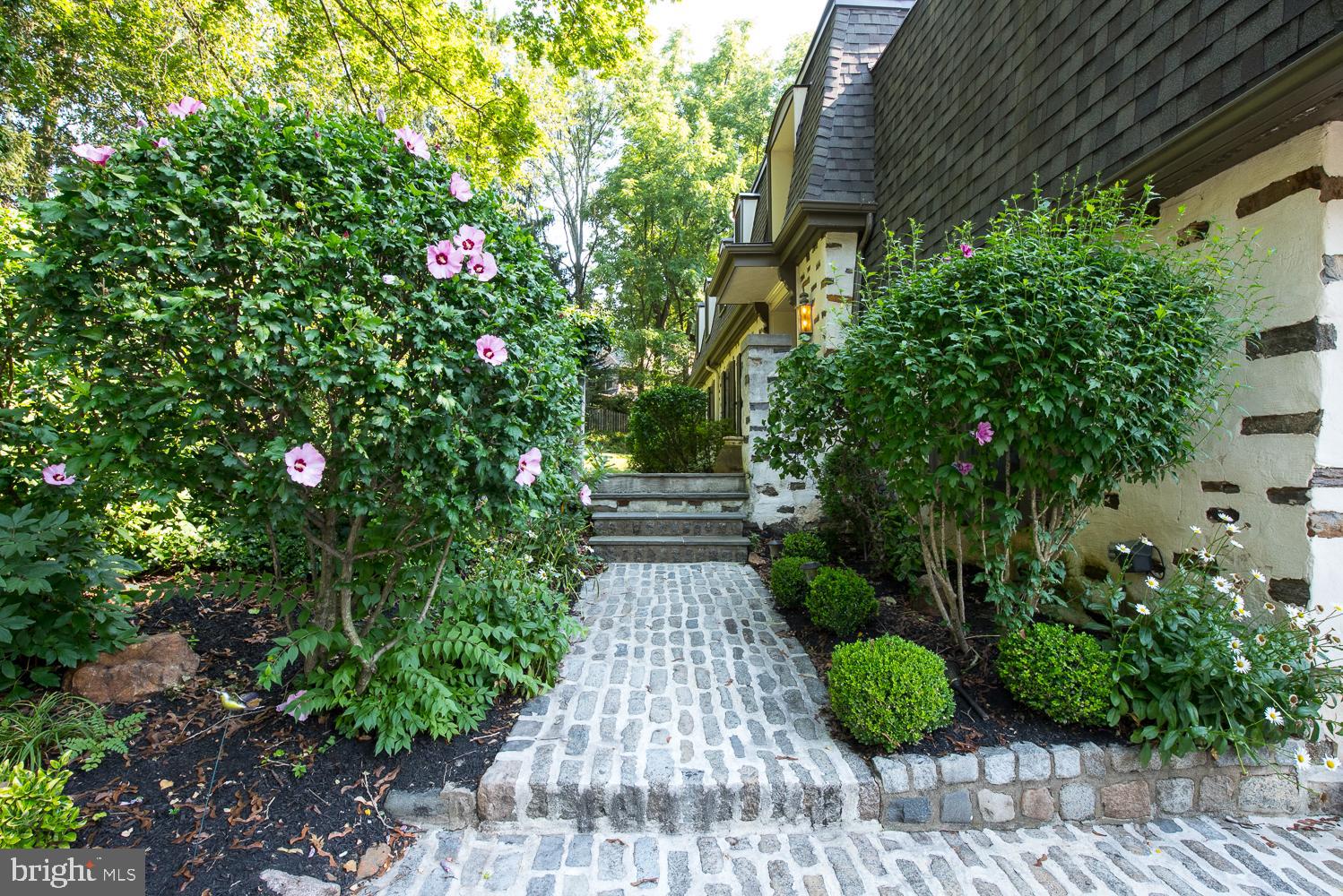 421 Old Gulph Road Penn Valley, PA 19072 - Photo 3 of 25