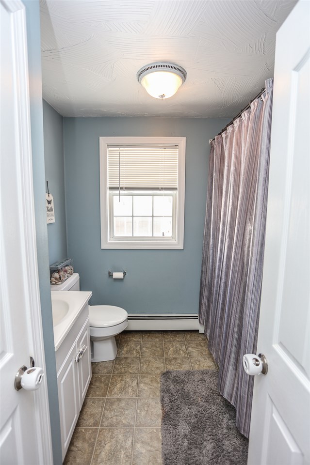 377 Mammoth Road Manchester, NH 03109 - Photo 22 of 37