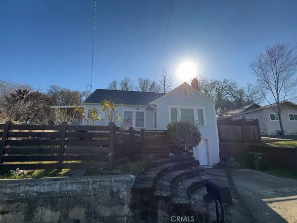 $1,900 | 595 9th Street, Lakeport, CA 95453