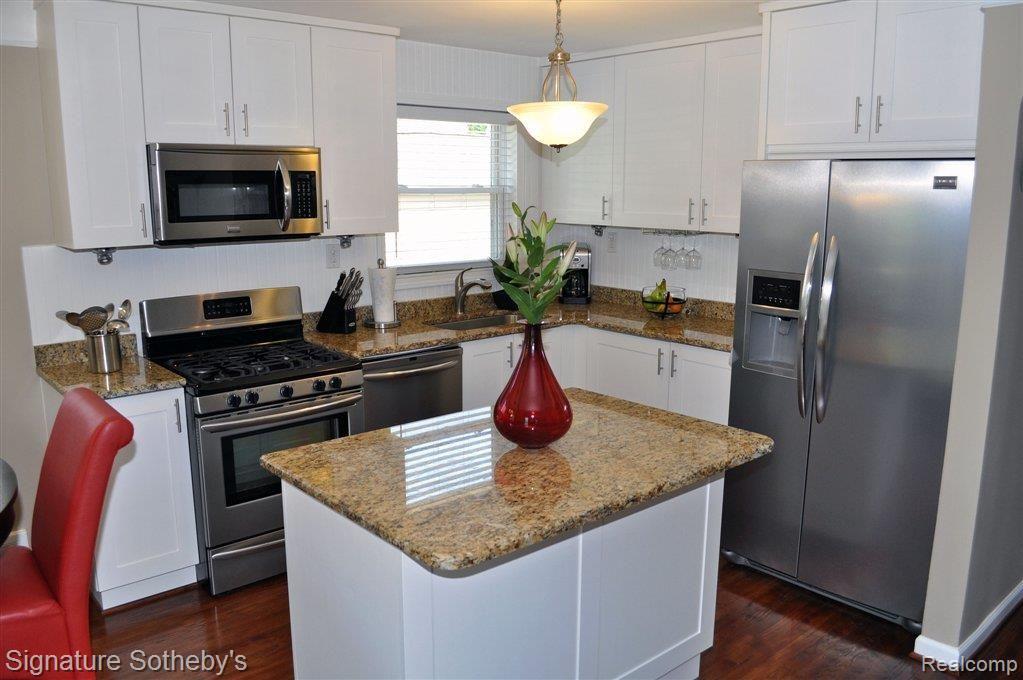 1562 Sheffield Road Birmingham, MI 48009 - Photo 5 of 20 Granite and Stainless Kitchen